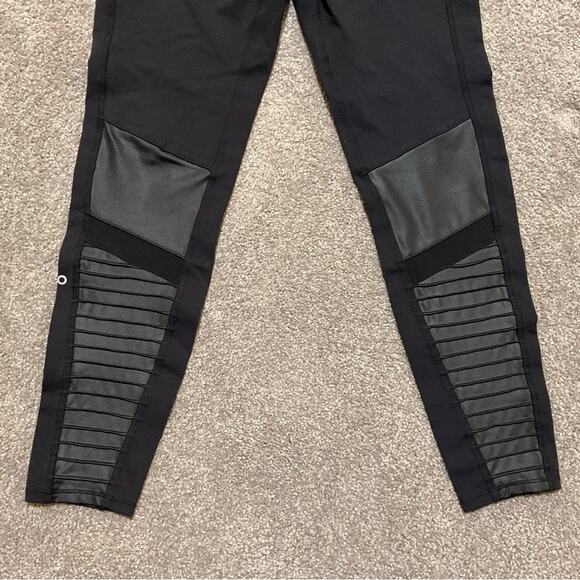 Alo Yoga High Waisted Moto Leggings Women's XS Black Faux Leather Skinny 29" - Picture 6 of 8